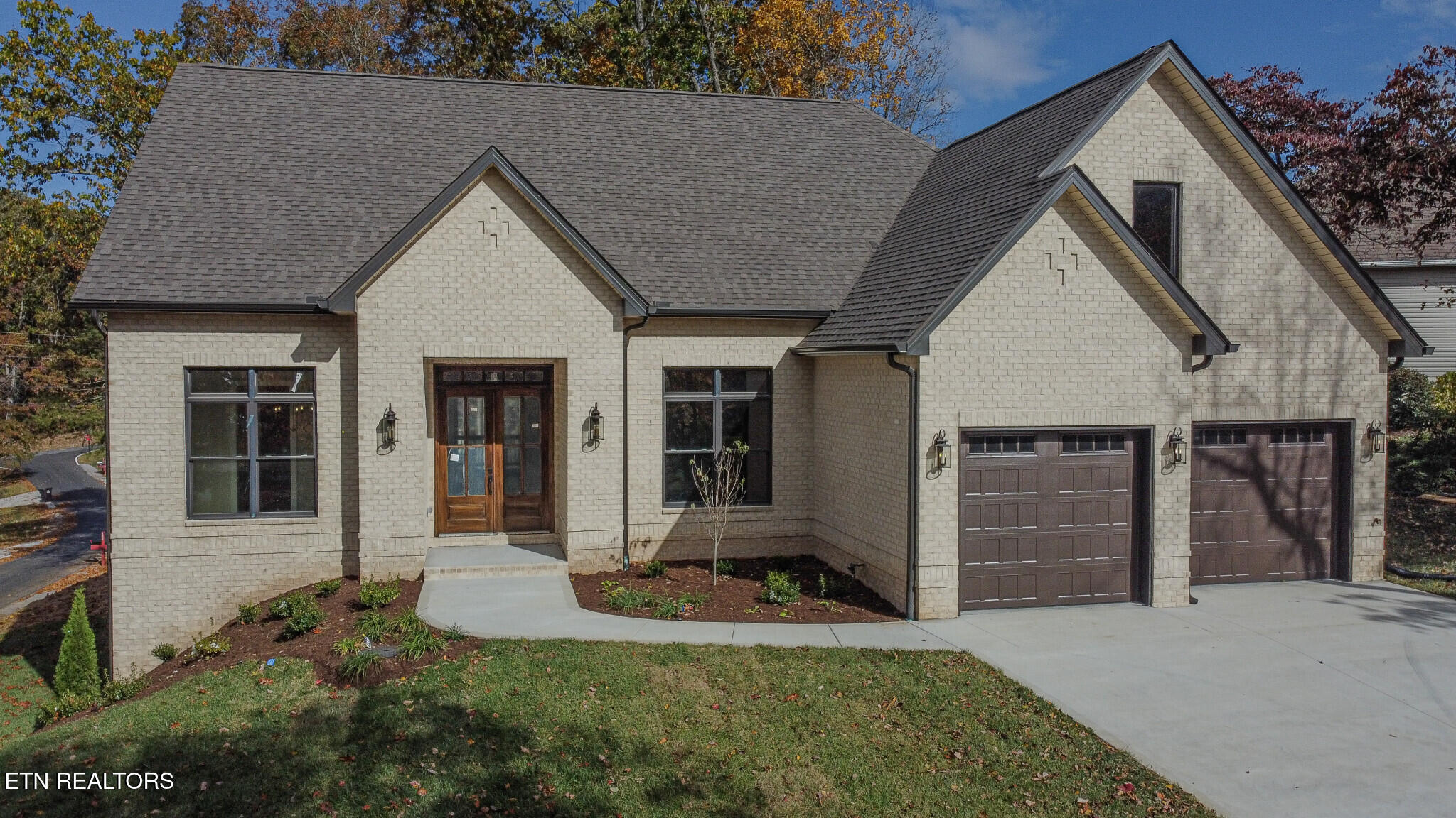 127 daksi way, loudon,  TN 37774