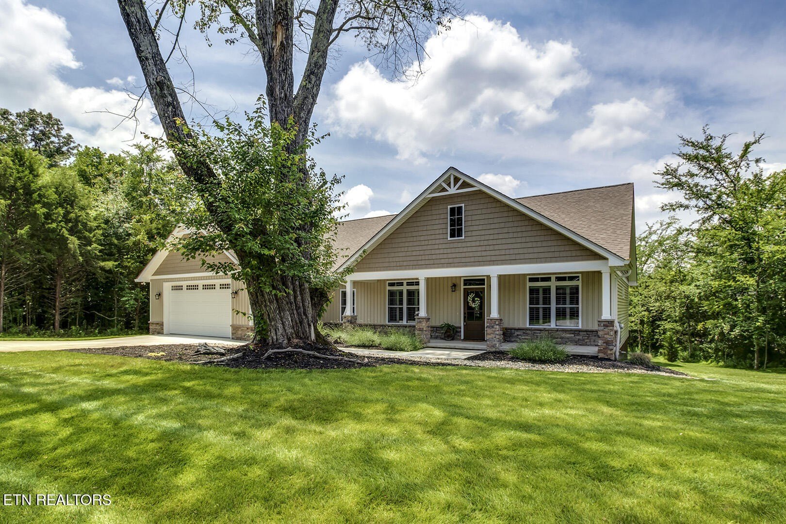 301 oostagala ln, loudon,  TN 37774