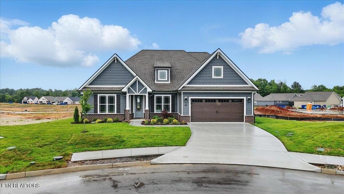 424 bittersweet ln, lenoir city,  TN 37771