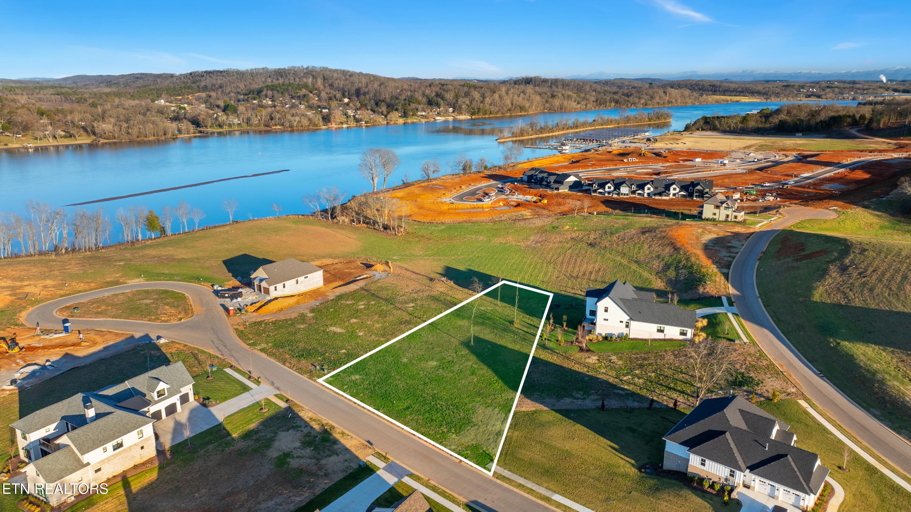 5220 old club rd, loudon,  TN 37774